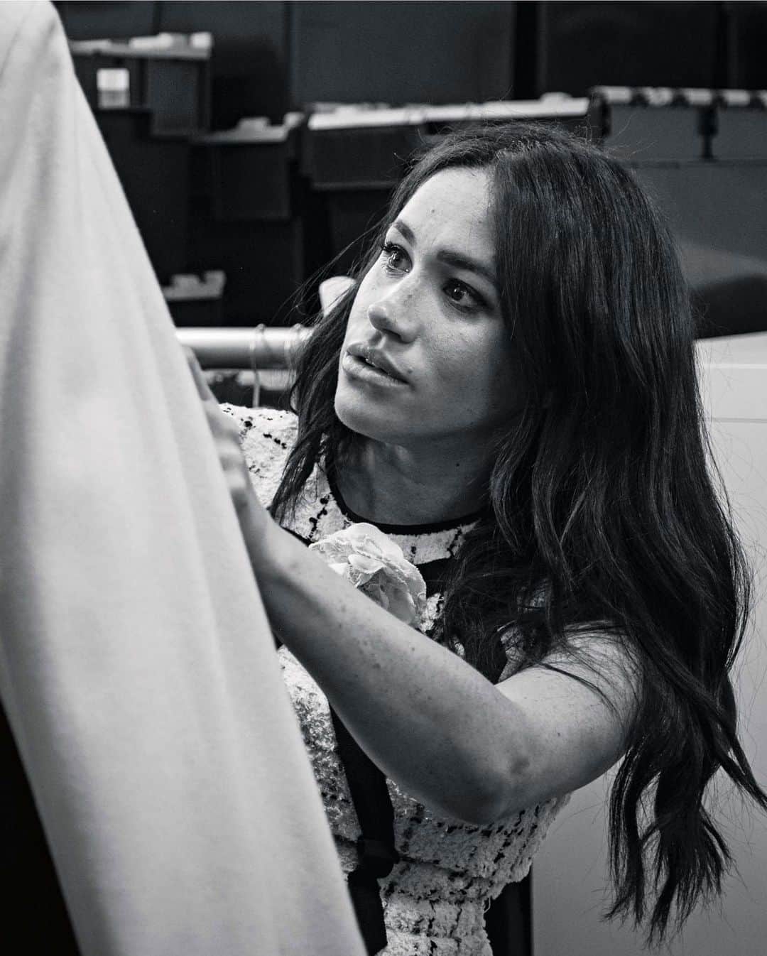 Just Jaredさんのインスタグラム写真 - (Just JaredInstagram)「Duchess #MeghanMarkle (@sussexroyal) is the first-ever guest editor of @britishvogue’s September Issue! Tap this picture in the LINK IN BIO to see which women she chose to highlight. #BritishVogue #SeptemberIssue Photo: British Vogue / @therealpeterlindbergh / @sussexroyal」7月29日 6時51分 - justjared