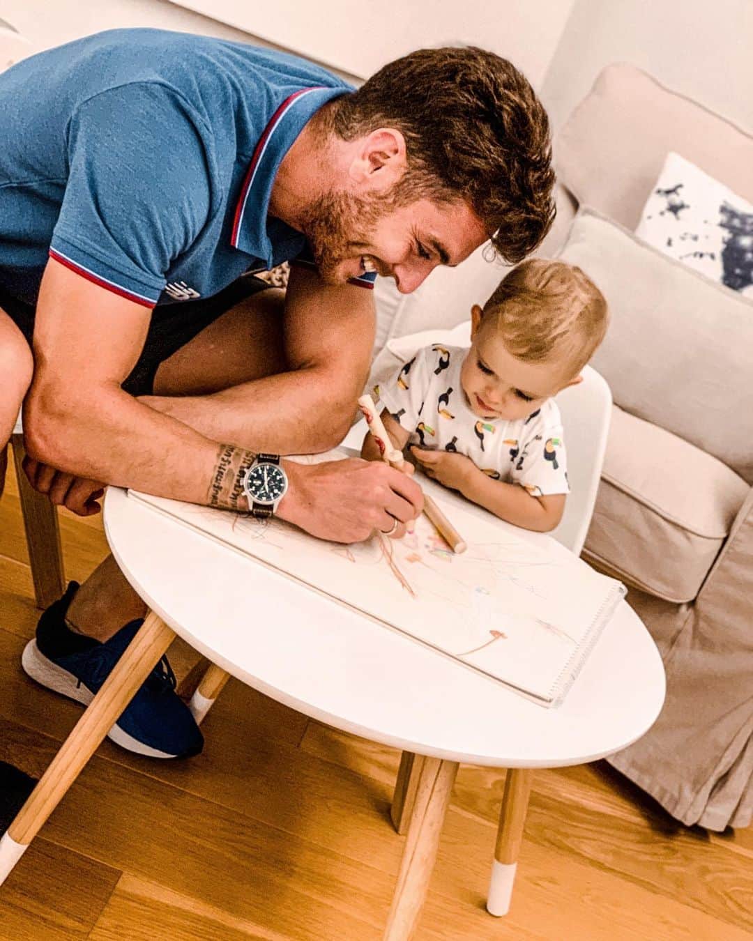 イバイ・ゴメスのインスタグラム：「Home sweet home! 🏠 ¡Cuánto os he echado de menos! ❤️ 📸: @ingridbetancor」