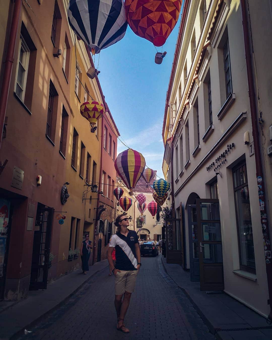パヴェル・ドローストさんのインスタグラム写真 - (パヴェル・ドローストInstagram)「Vilnius, Lithuania 🚶🏼‍♂️🎈🇱🇹 . . . #explorevilnius #vilnius #lithuania #travel #viaje #lavitaebella #pablopatinador」7月29日 7時15分 - pashka_drozd