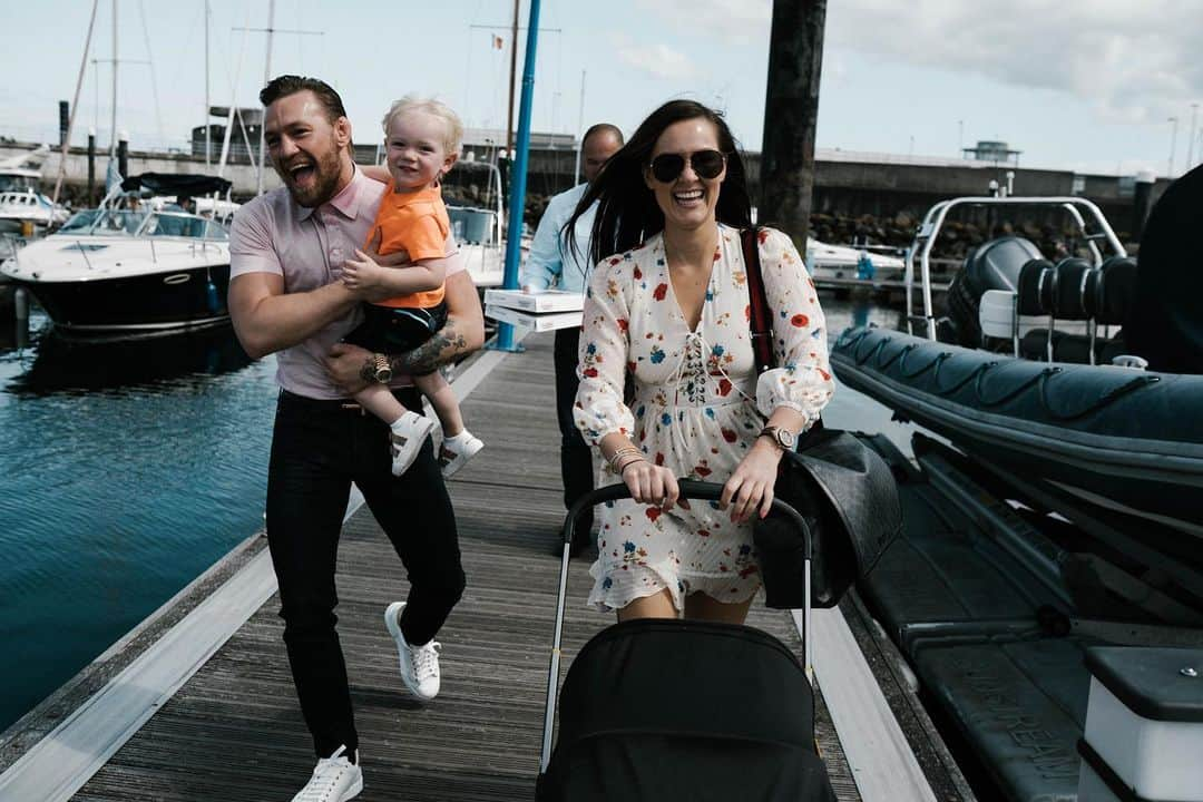 コナー・マクレガーさんのインスタグラム写真 - (コナー・マクレガーInstagram)「Sunday family day to the Bray air show.  County Wicklow, Ireland 🇮🇪 ❤️」7月29日 7時25分 - thenotoriousmma