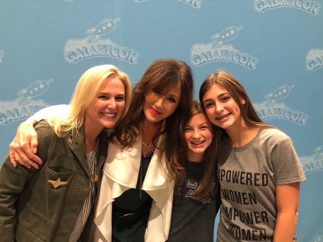 メアリー・マクドネルのインスタグラム：「Highlight of #Galaxyconraleigh was seeing these 3 beauties  @mom.abroad ❤️❤️❤️❤️」