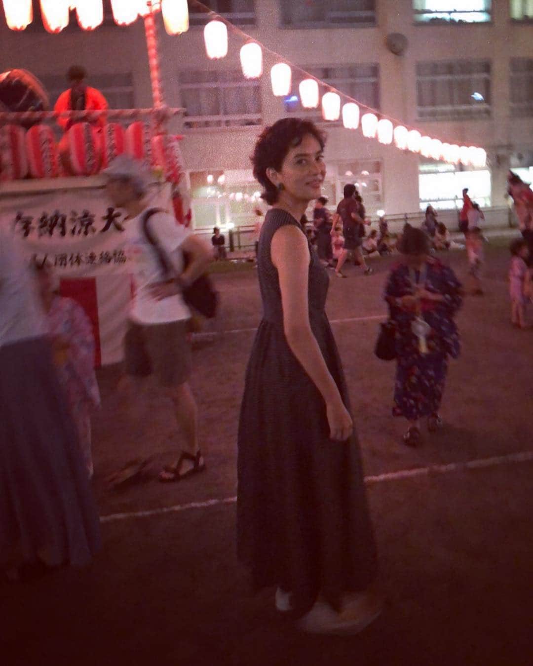 白澤貴子さんのインスタグラム写真 - (白澤貴子Instagram)「fully enjoyed a summer night.  東京音頭踊って満足顔。  #でも会場で最も盛り上がってたのは #trf #イージードゥダンス #親たちノリノリ #4回もかかってた #子どもたちはポカン」7月29日 7時41分 - takakoshirasawa