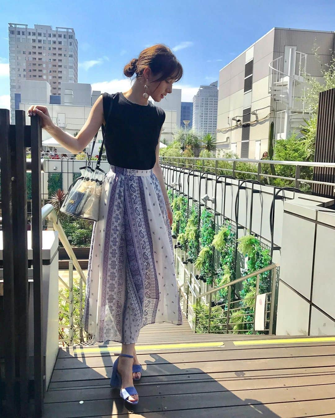 ティファニー春香さんのインスタグラム写真 - (ティファニー春香Instagram)「Good morning🌤 梅雨も明け、いよいよ夏本番ですね😎✨ 海へ行ったり、花火見に行ったり、美味しいカキ氷 食べたり..まだまだ夏らしいこと沢山したい！と、 楽しい夏を妄想しながら現場へ向かってます🌴💭笑 今週も１週間頑張りましょうね！！ #ootd #outfit #summerstyle #夏コーデ」7月29日 7時47分 - tiffanyharuka