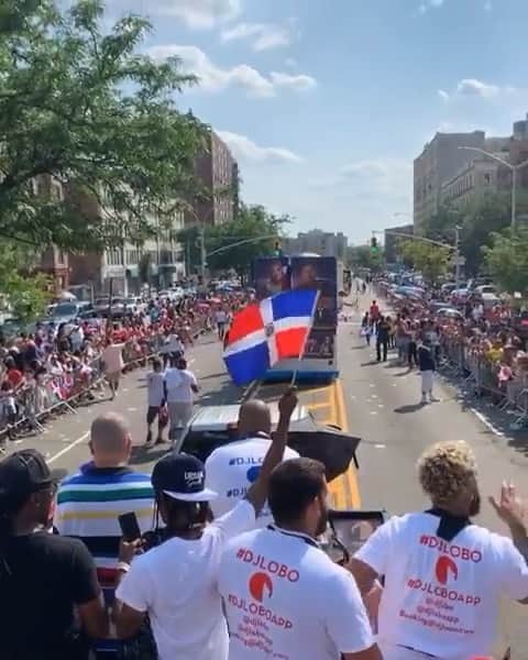 ファンクマスター・フレックスのインスタグラム：「Dominican Day Parade!!!! Bx!!! @djlobo float!!!! Grand Concourse!!! NEXT STOP SEPTEMBER 8th!!! Paterson New Jersey! Another Parade!  Dominican Day Jersey Edition!!! @litdigitaldjs」