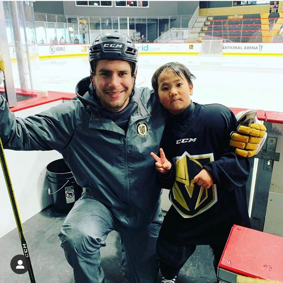 村主章枝さんのインスタグラム写真 - (村主章枝Instagram)「Little Seiya was in the  Vegas Golden knights summer camp for a week. New experience,new friends and not easy at the beginning but he learned so many things through this camp. Thank you so much for all the coaches be really nice to my skater even though he has language barrier. 私の生徒の一人、せいやがベガスナイツの夏合宿を終えました。 初めての経験、お友達と大変なことも沢山あり大変な部分もありましたが、小さいながらに必死について行こうとする姿を終盤見たときには、大きな成長を感じました。 言葉の壁があるせいやに対しても、優しく対応していただいたナイツのコーチにも、感謝です。 今週からは、兄かなたの合宿開始です。 #vegasgoldenknights  #lasvegas  #hockeycamp  #achievement」7月29日 8時09分 - fumie.suguri