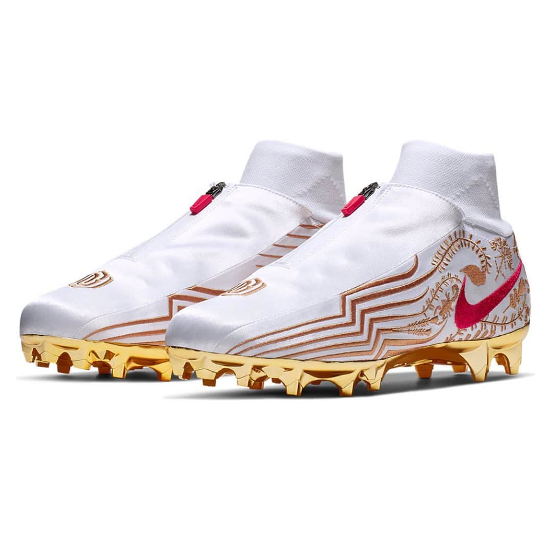 HYPEBEASTさんのインスタグラム写真 - (HYPEBEASTInstagram)「@hypebeastkicks: @nike and @obj's partnership continues with the all-new Vapor Untouchable Pro 3. Celebrating his larger-than-life game and the path he took to get there, the cleat features a gold linear design with scorpion insignias representing his Scorpio astrological sign on the upper, a red Swoosh and red accents. Available now from @nike online for $200 USD.⁠⠀ Photo: Nike」7月29日 8時12分 - hypebeast