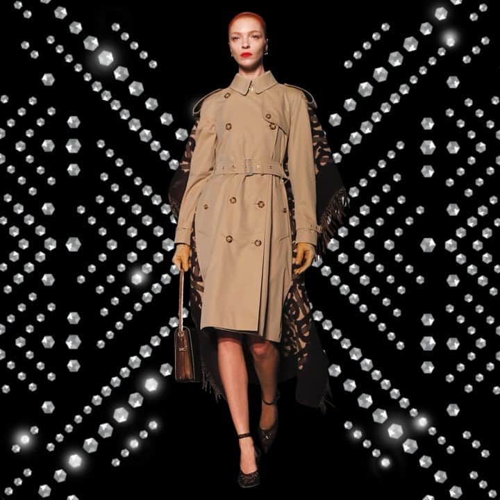 Saks Fifth Avenueのインスタグラム：「RUNWAY TO REALITY: @burberry’s Creative Director @riccardotisci17 added touches of lace and fringe to the label’s signature trench in his Fall 2019 runway show. Pre-Order the collection now at Saks. #SaksStyle」
