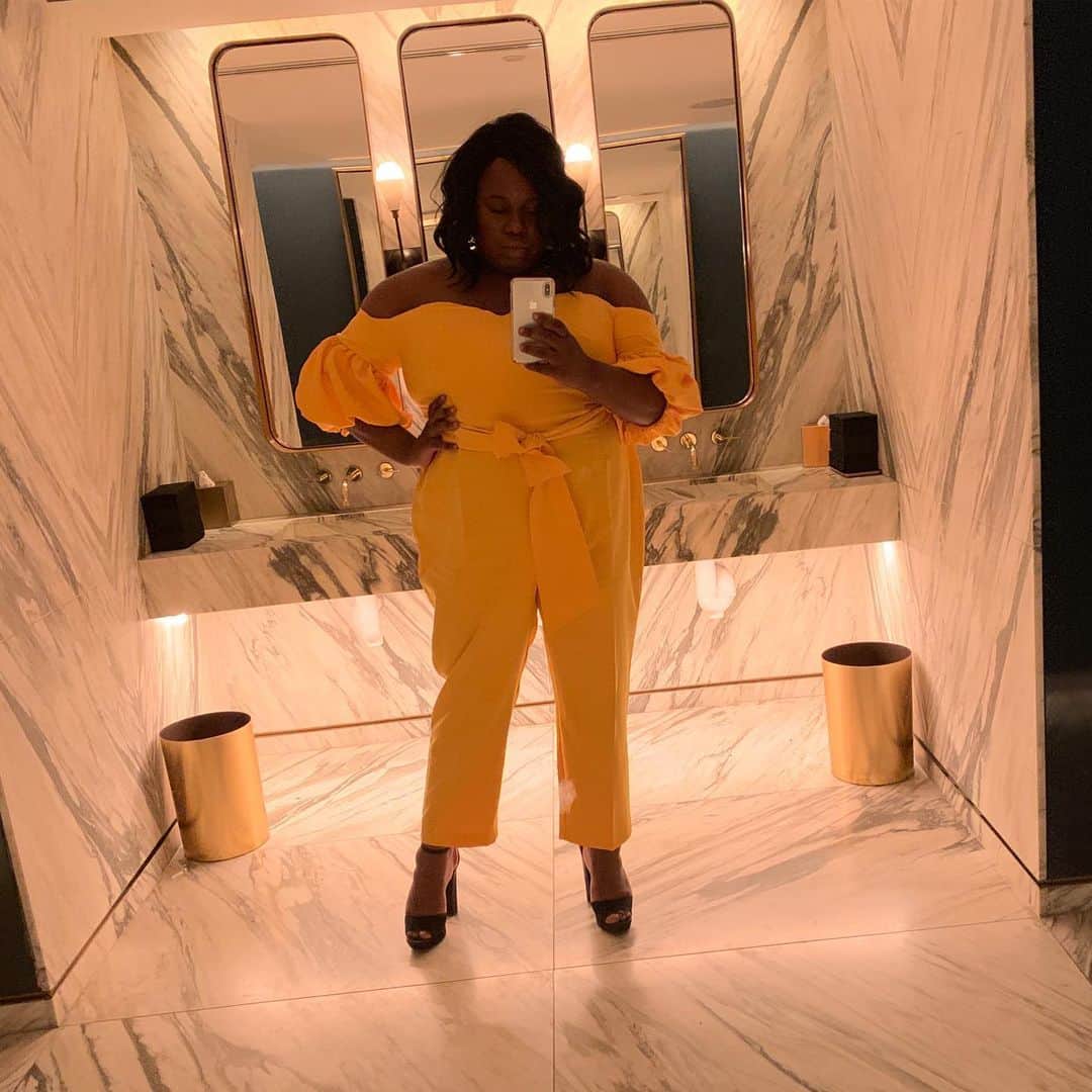 のインスタグラム：「I’m just gonna keep wearing yellow till you tell me to stop!!! @asos @asos_loves_curve」