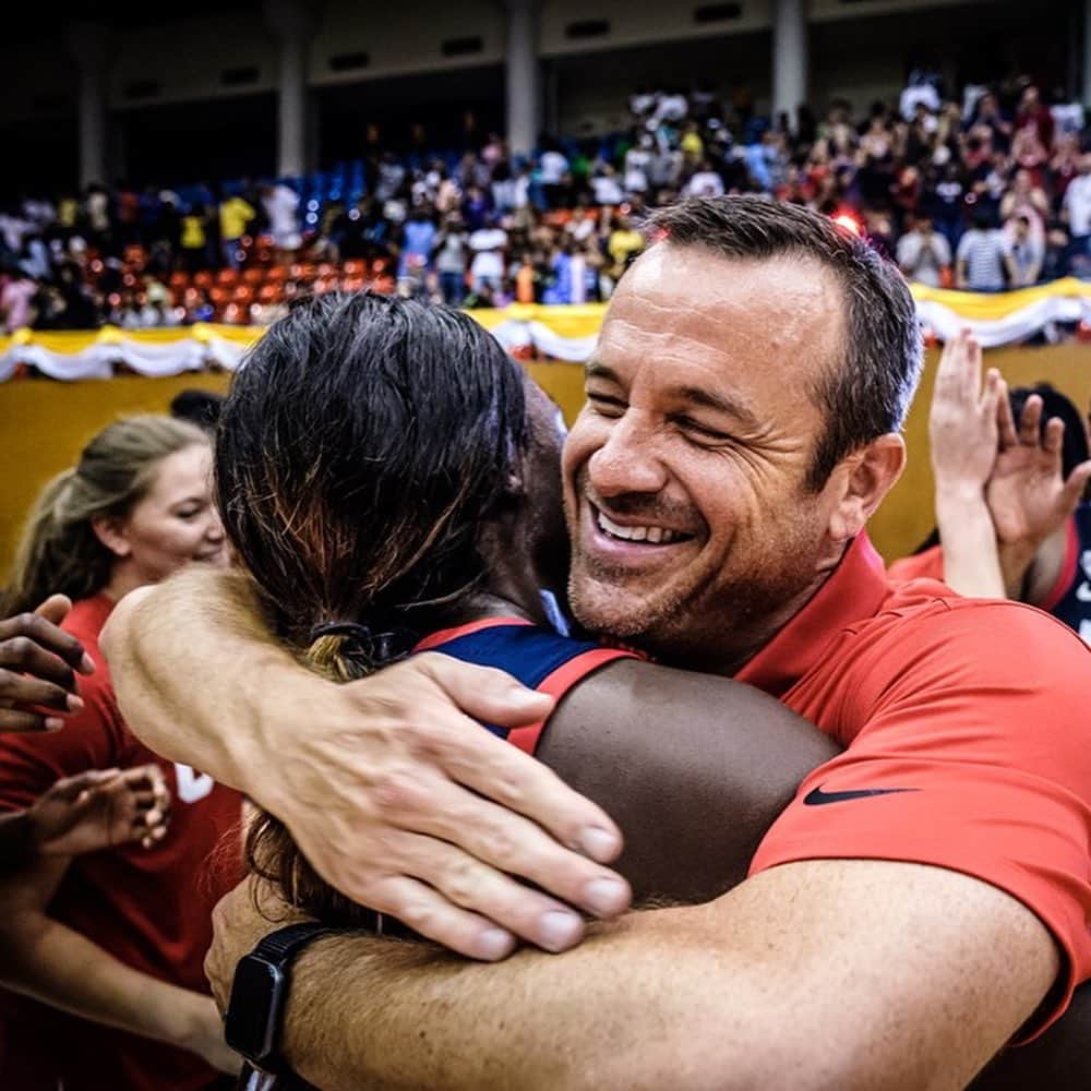 USA Basketballさんのインスタグラム写真 - (USA BasketballInstagram)「These Gold Habits run deep! Congrats to the USA Women’s U19 World Cup Team, #FIBAU19 champs!」7月29日 8時37分 - usabasketball