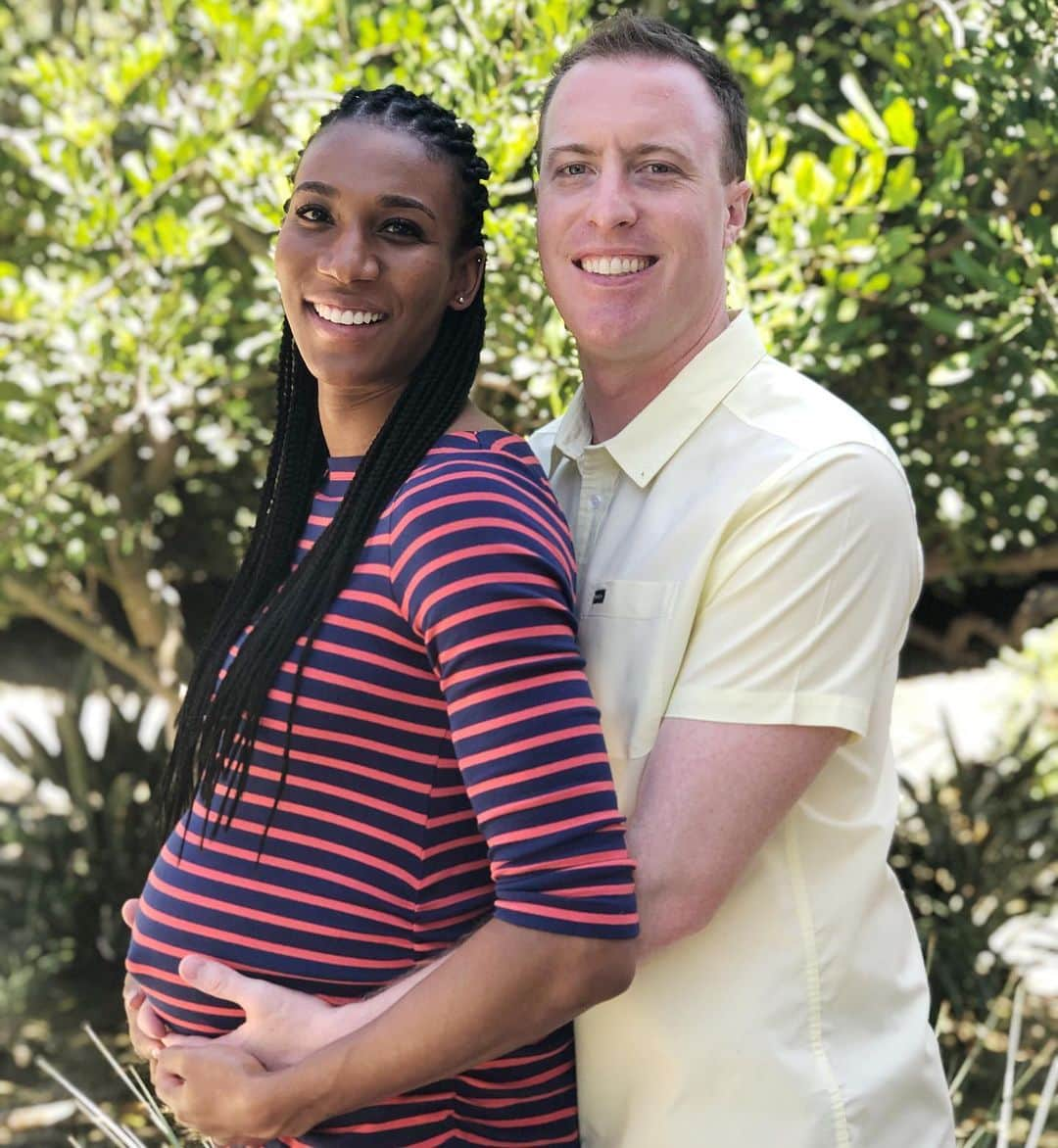 フォルケ・アキンラデウォのインスタグラム：「Baby Gunderson coming this Fall! 👶🏽🤰🏾🍼💕」