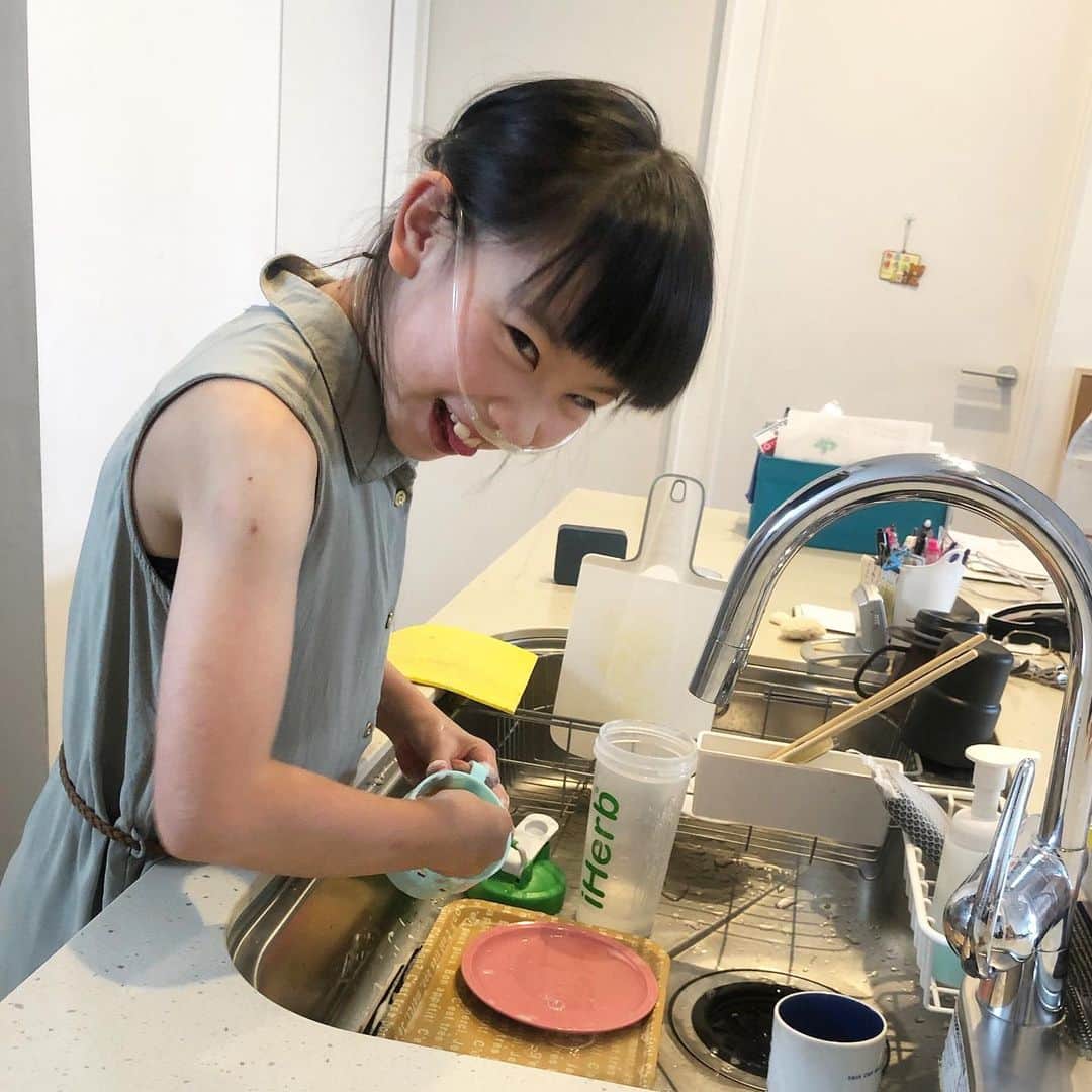 yukiさんのインスタグラム写真 - (yukiInstagram)「#夏休みの宿題 #おうちのお手伝い #かあさん助かる #毎日やって #milka おはようございます。  これも、夏休みの宿題😅 ただただ助かる〜 ありがとう♥️」7月29日 8時58分 - milkayuki