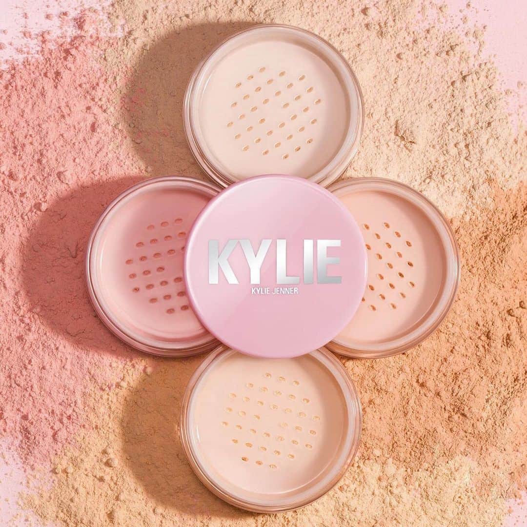 クリス・ジェンナーさんのインスタグラム写真 - (クリス・ジェンナーInstagram)「Kylie’s @kyliecosmetics concealers and setting powders are now available in all @ultabeauty stores nationwide!! #proudmama #ultabeauty @kyliejenner」7月29日 8時51分 - krisjenner