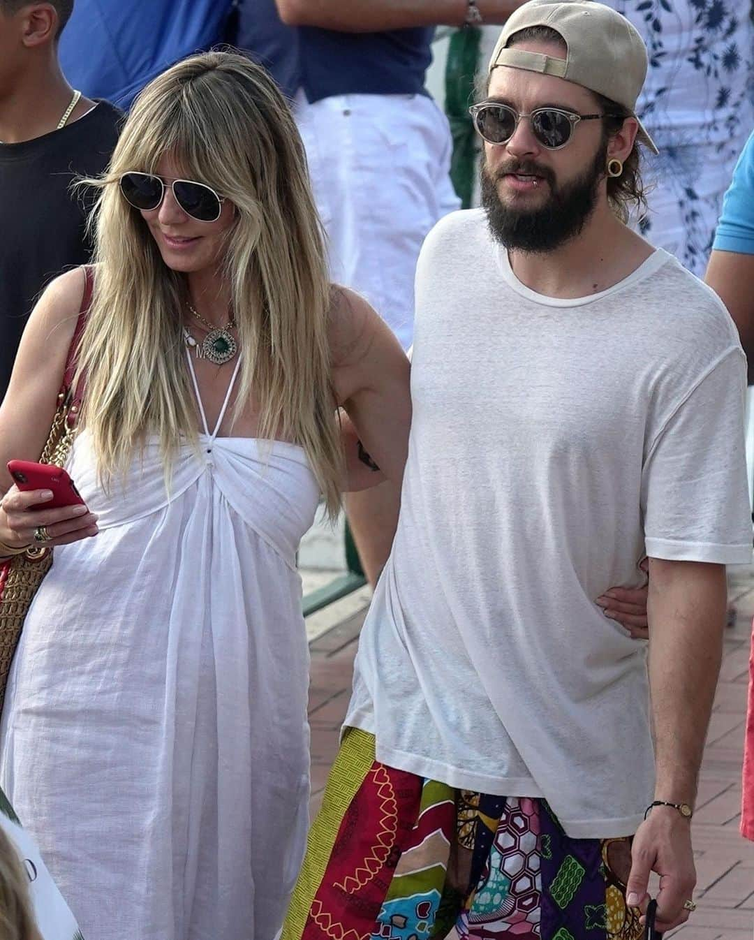 Just Jaredさんのインスタグラム写真 - (Just JaredInstagram)「@heidiklum & husband Tom Kaulitz keep close while doing some sightseeing around Italy! #HeidiKlum #TomKaulitz Photos: Backgrid」7月29日 8時55分 - justjared