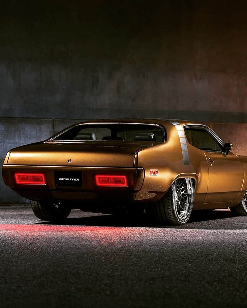 Classics Dailyさんのインスタグラム写真 - (Classics DailyInstagram)「'71 Plymouth Pro Runner  _ Owner | @prorunner71 #americanmuscle #musclecar  #classic #restomod #speed #vehicles  #cargram #carstagram #amazing_cars #fastcar #motors #engine #horsepower #musclecar #amazingcars #classicsdaily」7月29日 9時08分 - classicsdaily