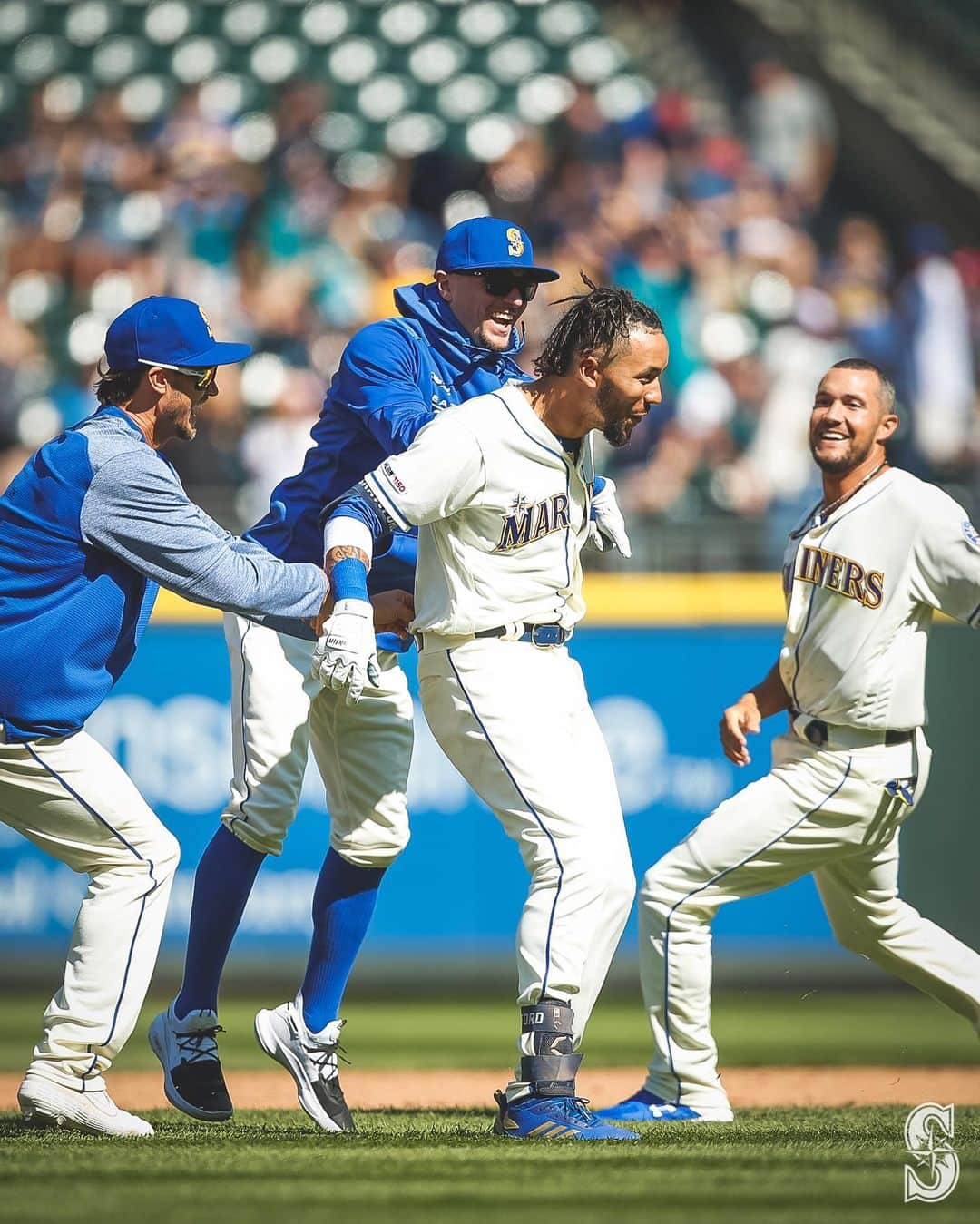 シアトル・マリナーズさんのインスタグラム写真 - (シアトル・マリナーズInstagram)「Some fun under the sun. #GoMariners」7月29日 9時13分 - mariners