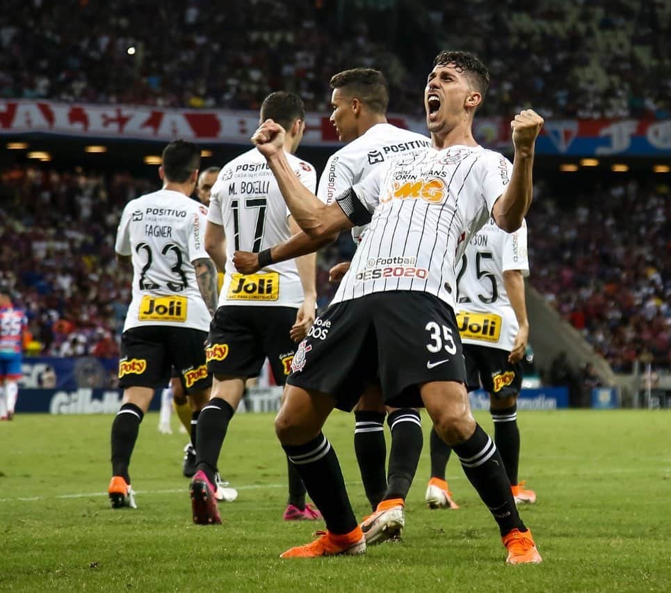 ダニーロ・フェルナンド・アベラールのインスタグラム：「Parabéns a todos pela competência de acreditar ate o final! Vamos com tudo ⚫️⚪️」