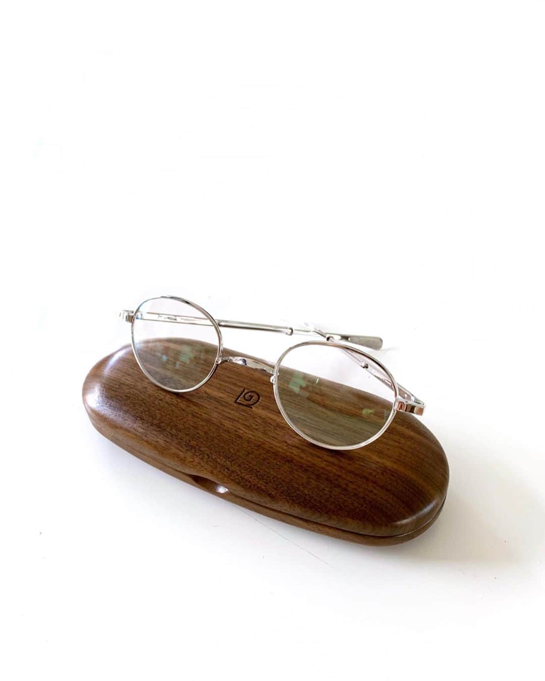 のインスタグラム：「【Today’s pick up】 GERNOT LINDNER GL151 SN adjustable temple  #todayspickup #gernotlindner  @gernotlindnereyewear  #eyewear #model #Gl151sn #store  @globespecs_official  #tokyo  #opticalstore  #wholesalebrand  #ahlem #anneetvalentineyewear  #gernotlindner #globespecs  #lescalunetier  #lunor #laloop  #dianetaylor #robertmarcnyc」