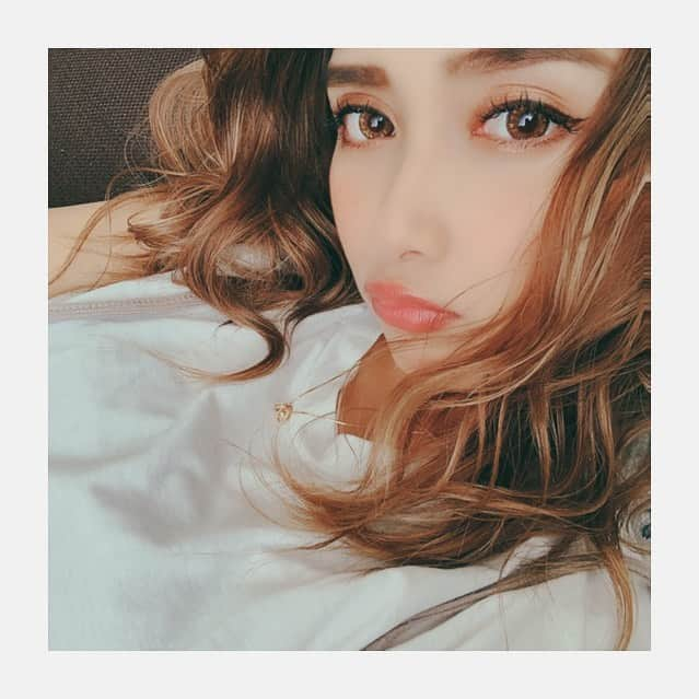 望月リカさんのインスタグラム写真 - (望月リカInstagram)「. . またまたお久しぶりに なっちゃった🥺🧡🧡 . 自撮り全くしなくなっちゃって 写真切れ。笑 . 梅雨もあけてあっついけど みんな熱中症には気をつけてね☀️🌈 . . #妊娠9ヶ月#ぷんにー #ママリ #ふぉろーみー #りかちゅん . .」7月29日 9時54分 - rikachun_08