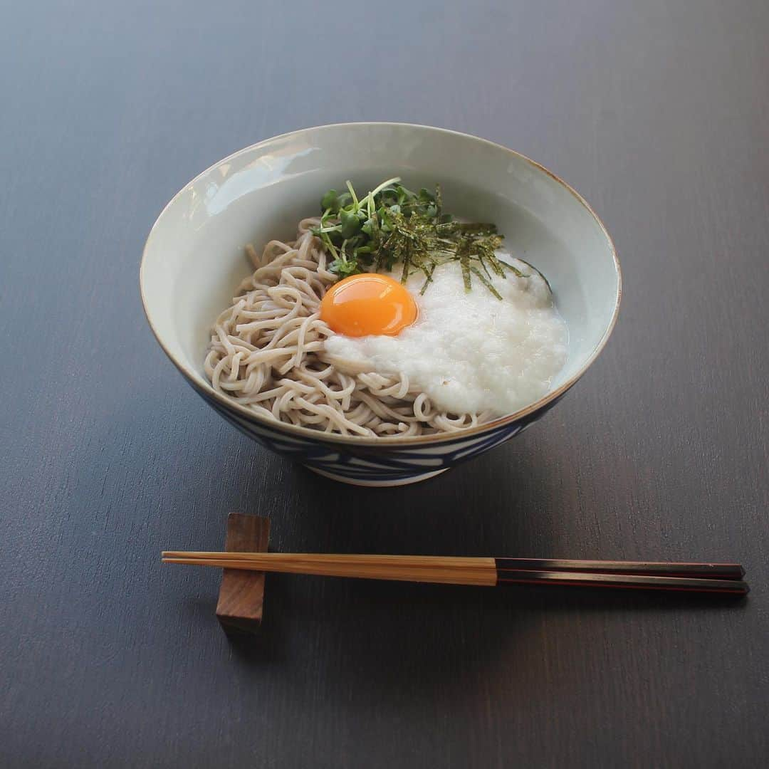 有限会社マルヒロさんのインスタグラム写真 - (有限会社マルヒロInstagram)「おはようございます！⁠🌿 ⁠⠀ 「いろは平丼」は、径が広めの丼なので、盛り付けやすく、かつ丼、親子丼などの丼ものや、うどん、おそば、ラーメンなどの麺類にぴったりです！⁠🍜 ⁠⠀ 本日も直営店は17時までオープンしております🌈 ⁠⠀ #マルヒロ⠀⠀⁣⠀⁣⠀⁣⠀⠀⠀⠀⠀⠀﻿⠀﻿⠀⁠⠀⁠⠀⁠⠀ #マルヒロ直営⠀⠀⁣⠀⁣⠀⁣⠀⠀⠀⠀⠀﻿⠀﻿⠀⁠⠀⁠⠀⁠⠀ #maruhiro⠀⠀⁣⠀⁣⠀⁣⠀⠀⠀⠀⠀⠀﻿⠀﻿⠀⁠⠀⁠⠀⁠⠀ #HASAMI⠀⠀⁣⠀⁣⠀⁣⠀⠀⠀⠀⠀⠀﻿⠀﻿⠀⁠⠀⁠⠀⁠⠀ #BARBAR⠀⠀⁣⠀⁣⠀⁣⠀⠀⠀⠀⠀⠀﻿⠀﻿⠀⁠⠀⁠⠀⁠⠀ #波佐見焼⠀⠀⁣⠀⁣⠀⁣⠀⠀⠀⠀⠀⠀﻿⠀﻿⠀⁠⠀⁠⠀⁠⠀ #波佐見町⠀⠀⁣⠀⁣⠀⁣﻿⠀﻿⠀⁠⠀⁠⠀⠀⁣⠀⁣⠀⁣⠀⠀⠀⠀⠀⠀﻿ #うつわ⁣#器⠀⠀⁣⠀⁣⠀⁣⠀⠀⠀⠀⠀⠀﻿⠀﻿⠀⁠⠀⁠⠀⁠⠀ #焼き物⠀⠀⁣⠀⁣⠀⁣⠀⠀⠀⠀⠀⠀﻿⠀﻿⠀⁠⠀⁠⠀⁠⠀ #はさみやき⁣⠀⁣⠀⁣⠀⠀⠀⠀⠀⠀﻿⠀﻿⠀⁠⠀⁠⠀⁠⠀ #暮らし⁠⠀⁠⠀ #いろは⠀⁣⠀⁣⠀⁣⠀⠀⠀⠀⁣⠀⠀⁣⠀﻿⠀﻿⠀⠀⠀﻿⠀﻿⠀⁠⠀⁠⠀⁠⠀ #平丼⠀﻿⠀﻿⠀⁠⠀⁠⠀⁠⠀ #丼﻿⠀⁠⠀⁣⠀⁣⠀⁣⠀⠀⠀⠀⠀⠀﻿⠀﻿⠀⁠⠀⁠⠀⁠⠀ #そば⠀⠀⠀⠀⠀﻿⠀﻿⠀⁠⠀⁠⠀⁠⠀ #テーブルウェア⁣⠀⁣⠀⠀⠀⠀⠀⠀﻿⠀﻿⠀⁠⠀⁠⠀⁠⠀ #おやつ⁣⠀⁣⠀⠀⠀⠀⠀⠀﻿⠀﻿⠀⁠⠀⁠⠀⁠⠀ #食器⁣⠀⁣⠀⠀⠀⠀⠀⠀﻿⠀﻿⠀⁠⠀⁠⠀⁠⠀ #デザート⠀⠀⁣⠀⁣⠀⁣⠀⠀⠀⠀⠀⠀﻿⠀﻿⠀⁠⠀⁠⠀⁠⠀ #porcelain⠀⠀⁣⠀⁣⠀⁣⠀⠀⠀⠀⠀⠀﻿⠀﻿⠀⁠⠀⁠⠀⁠⠀ #ceramics⁣⠀⁣⠀⠀⠀⠀⠀⠀﻿⠀﻿⠀⁠⠀⁠⠀⁠⠀ #tableware⁣⠀⠀⠀⠀﻿⠀﻿⠀⁠⠀⁠⠀⁠⠀ #sobachoco⠀⁣⠀⠀⠀⠀⠀⁣⠀⠀⠀⠀⠀⠀﻿⠀﻿⠀⁠⠀⁠⠀⁠ #pottery﻿⁠⠀⁠⠀」7月29日 9時58分 - maruhiro.hasami