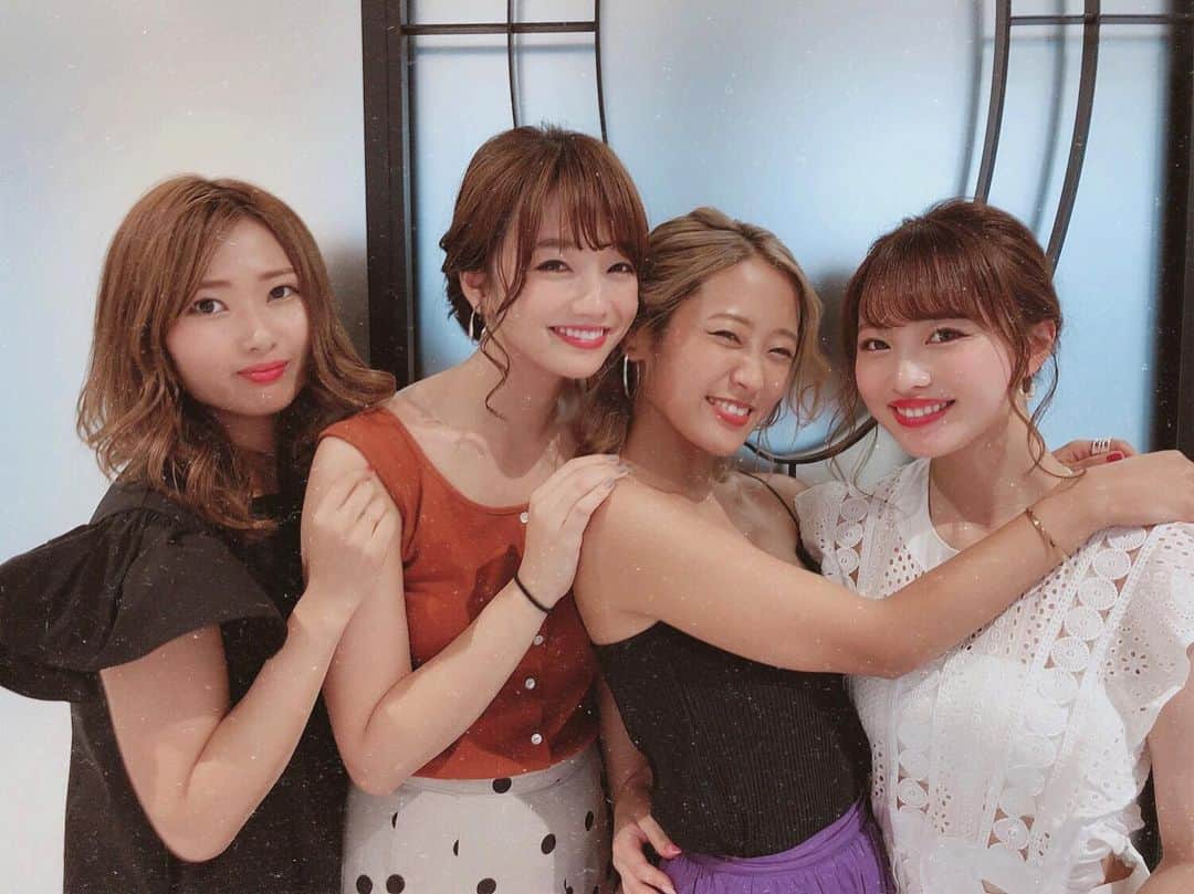 のインスタグラム：「@peeps_778 ナビ4人でのお仕事 at @lachic_nagoya 💛 意外にレアなので、揃ったら喋りが止まらない止まらない😂 夜のお供にPEEPS!毎日聞いてね🌙 今日は、ぱなちゃんナビゲートだよ〜！ #zipfm #ぴーぷす #名古屋 #ラシック」