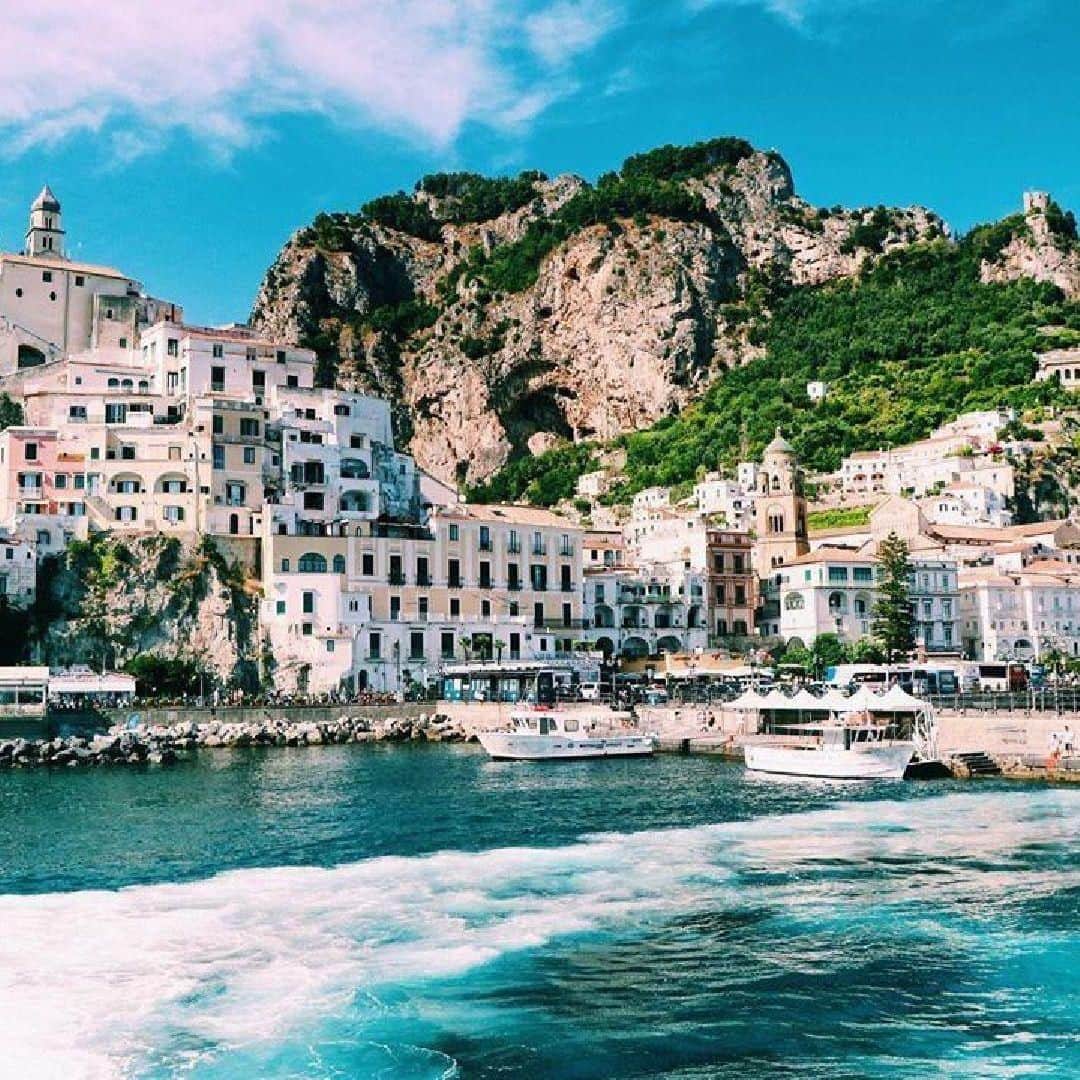 Lonely Planetさんのインスタグラム写真 - (Lonely PlanetInstagram)「Today's #lonelyplanet regram comes from @ae.r.photography, who snapped this beautiful shot of #Italy's #Amalfi coast. 😍 -- We love regramming your top travel shots. Tag your pictures with #lonelyplanet for a potential feature!」7月29日 19時20分 - lonelyplanet