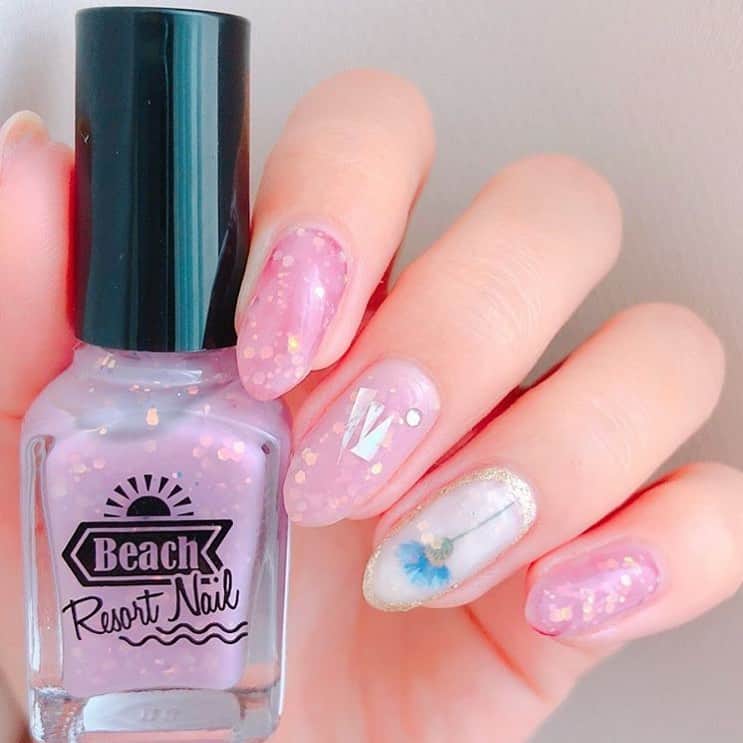 Locariのインスタグラム：「セルフネイル派さん必見💅  100均ネイルでお洒落な指先に♡ ぜひ @taki.nail さんのインスタをCHECKしてみてください😘💓✨ . . .  #100均ネイル#上品ネイル #おしゃれネイル #ピンクネイル #キラキラネイル #ネイルケア #ネイル好きな人と繋がりたい #ショートネイル #オフィスネイル #個性派ネイル #シンプルネイル #セルフネイル #大人ネイル #ネイルアート #夏ネイル #ジェルネイル #ネイルデザイン #ネイル」