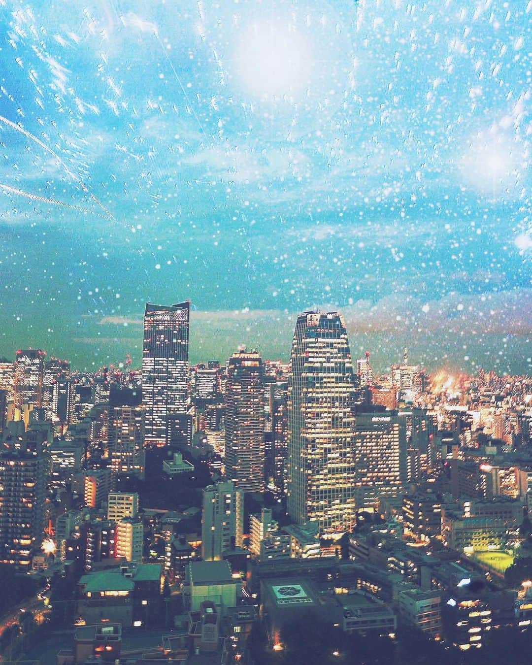 aiさんのインスタグラム写真 - (aiInstagram)「東京タワー🗼様に招待されて高さ150m﻿ メインデッキ2階フロアで開催されている﻿ ﻿ 「天の川イルミネーション」﻿ ﻿ を体験してきました😊✨﻿ ﻿ ﻿ 窓に映り込む天の川イルミネーションや、プロジェクションマッピングと夜景のコラボで幻想的な日本の夏空間が表現されていて想像異常に感動⭐︎﻿ ﻿ ﻿ 東京タワーからみる夜景は何度観ても美しい🗼﻿ ﻿ 皆さまも夏休みに足を運んでみてください📷✨﻿ ﻿ ﻿ #天の川イルミネーション﻿ #topdecktour﻿ #プロジェクションマッピング﻿ #tokyotower﻿ #夜景﻿ #東京タワー﻿ #tokyotower_official」7月29日 19時29分 - iro_dori_