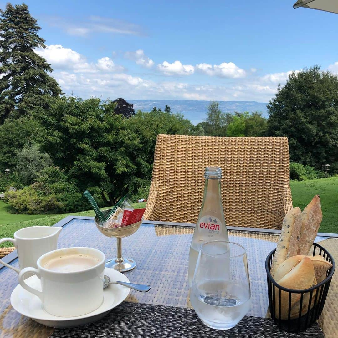 ジェリーナ・ピラーさんのインスタグラム写真 - (ジェリーナ・ピラーInstagram)「Until next time Evian #essentials #carboverload #coffeeallday #evianchamp」7月29日 19時45分 - gerinampiller