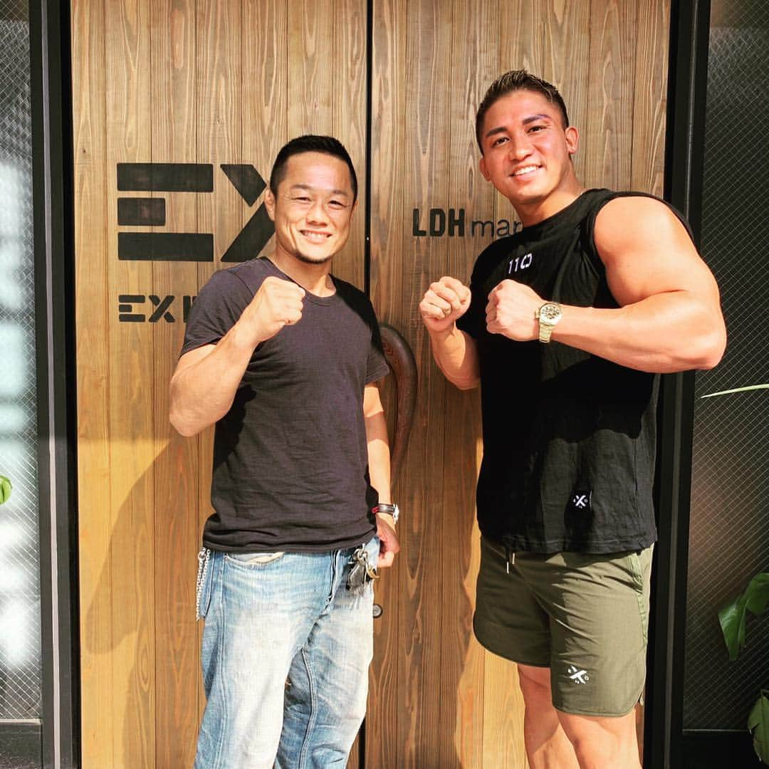 高谷裕之さんのインスタグラム写真 - (高谷裕之Instagram)「IFBB PROのJIN 君がEXFIGHTに遊びに来てくれました^_^ #ldhmartialarts  #exfight  #jin  #ifbbpro」7月29日 19時47分 - takaya.evilfist