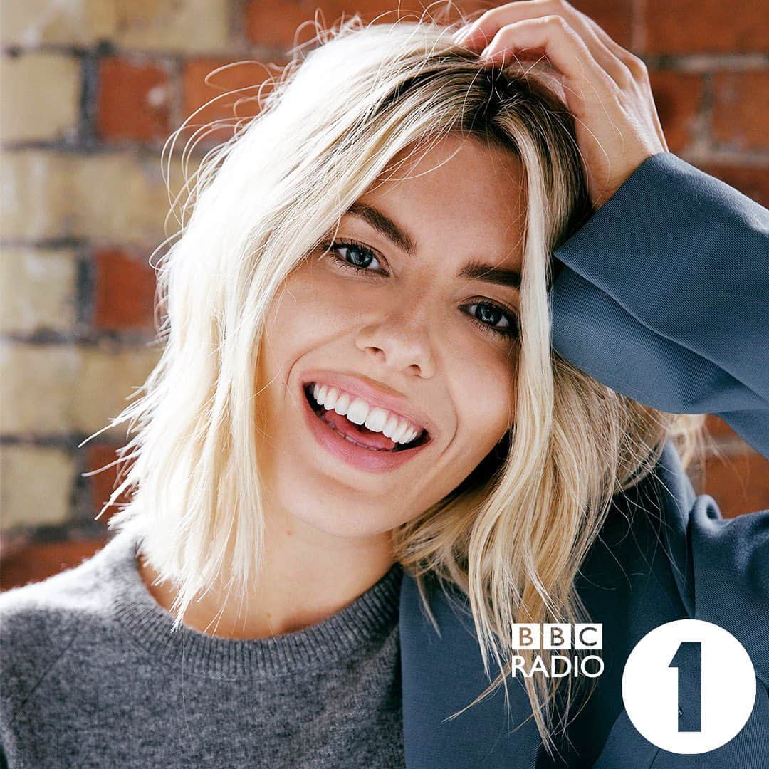 Mollie Kingさんのインスタグラム写真 - (Mollie KingInstagram)「I’m so excited to announce I’ll be presenting Best New Pop every Friday on Radio 1.  I love pop music, it’s a huge passion of mine and I love discovering new talent.  So I can’t wait to bring you all the best new pop tunes first every week! 💫  Repost @bbcradio1: @MollieKing will host Best New Pop (6-6.30am every Friday) on @BBCR1 bringing you all the best new pop tunes first ✨ ahead of the Weekend Breakfast show which she hosts alongside Matt Edmondson 🤗」7月29日 19時48分 - mollieking