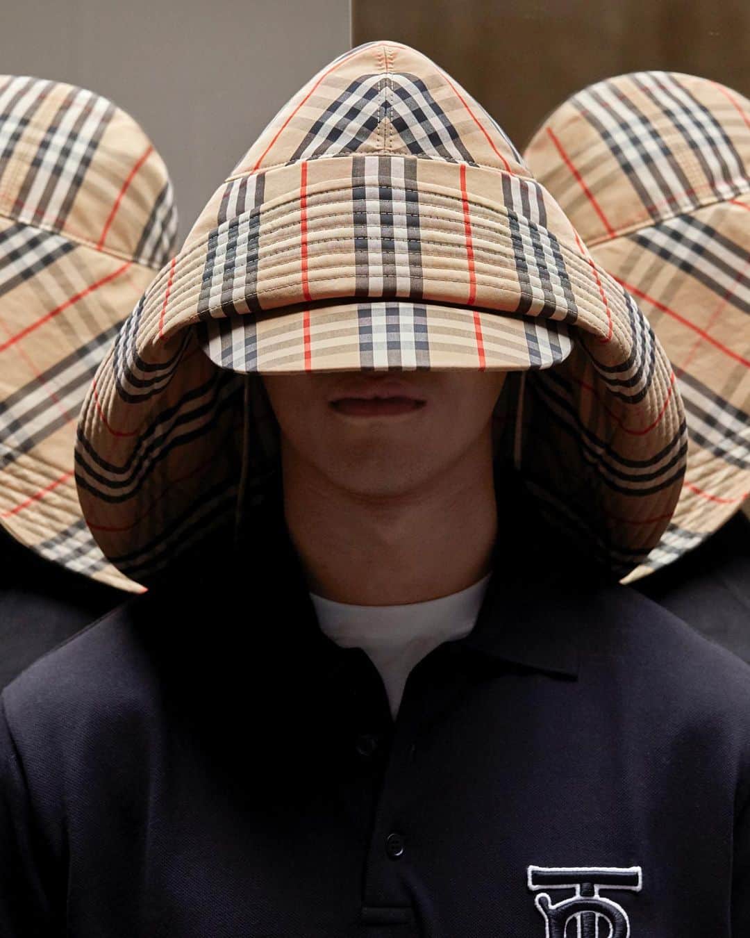 Burberryさんのインスタグラム写真 - (BurberryInstagram)「Modern silhouettes . A new shape created by #RiccardoTisci, our oversized rain hat is cut with an exaggerated peak and reworked in archival Vintage check . #BurberryGeneration」7月29日 20時02分 - burberry
