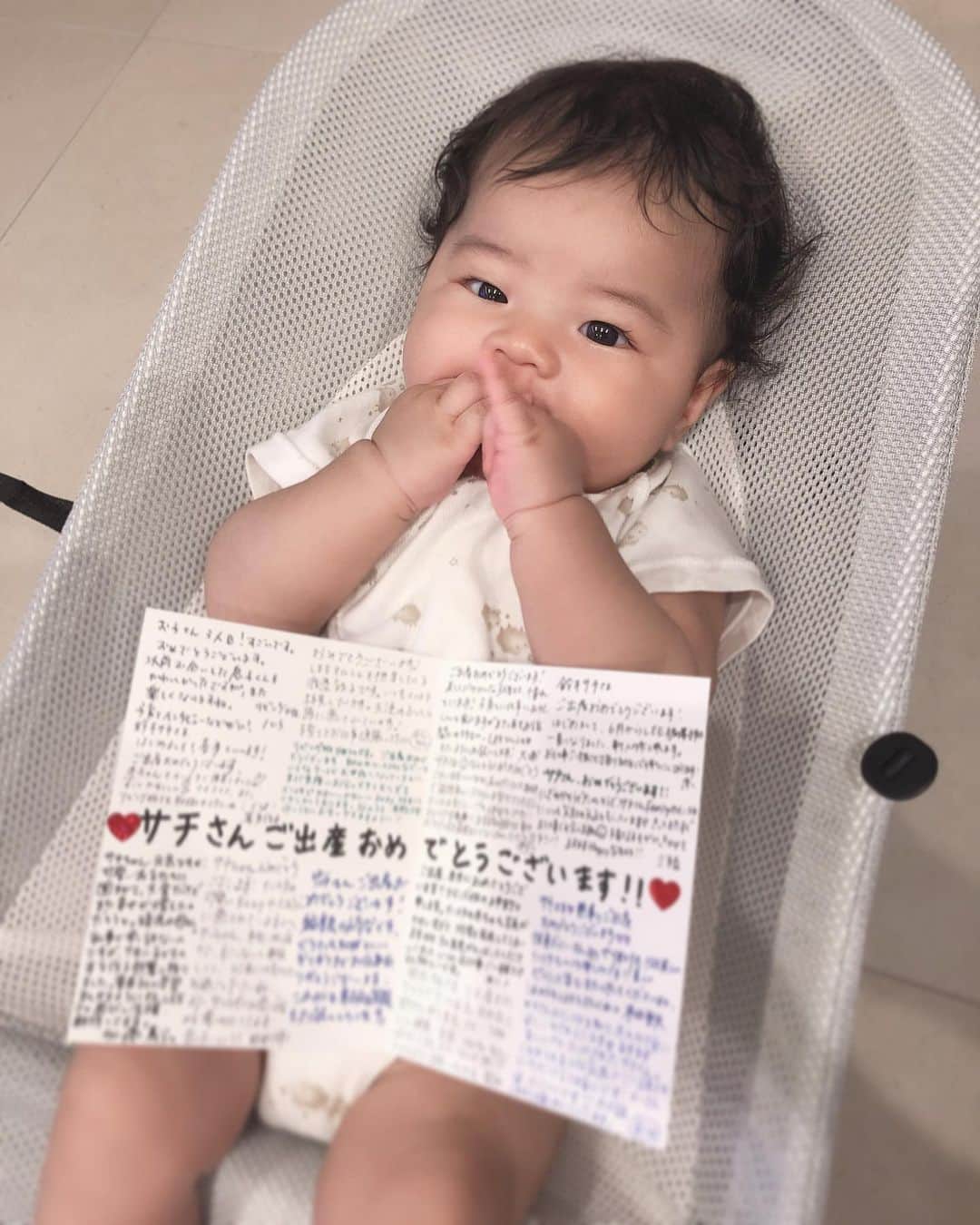 鈴木サチさんのインスタグラム写真 - (鈴木サチInstagram)「先日 産後初の @magazinelee の撮影。 お祝いのプレゼントとお手紙いただきました。 いつもお祝い事のたびにお手紙を書いてくれるとってもあたたかいLEE編集部のみなさん、ありがとうございます😊  #mama #mother #model #family #kids #baby #shooting #撮影 #magazine #magazinelee #fashion #follow #tokyow #東京 #japan」7月29日 19時55分 - sachi_suzuki