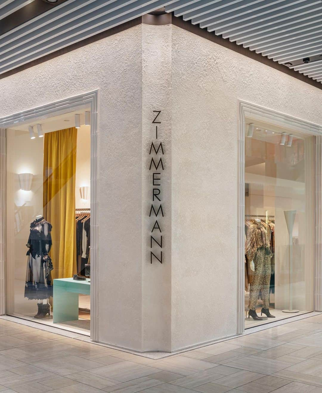 ジマーマンさんのインスタグラム写真 - (ジマーマンInstagram)「City Lights: Our Melbourne CBD store is now open at Level 2, Emporium. We look forward to welcoming you instore soon. #zimmermann #melbourne」7月29日 19時55分 - zimmermann