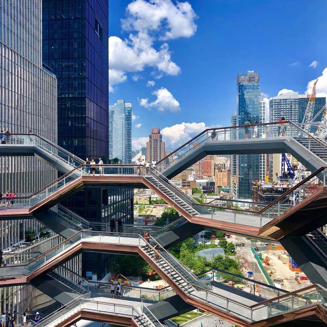 TBS「ビジネスクリック」さんのインスタグラム写真 - (TBS「ビジネスクリック」Instagram)「アメリカ・ＮＹの新エリア「Hudson Yards」。 こちらはランドマークの「Veseel」で、 無料で登ることができる展望台のようなものだそうです。 オシャレですね！ . . #ビジネスクリック #ビジクリ  #tbs #hudsonyards #vessel」7月29日 19時57分 - business_click