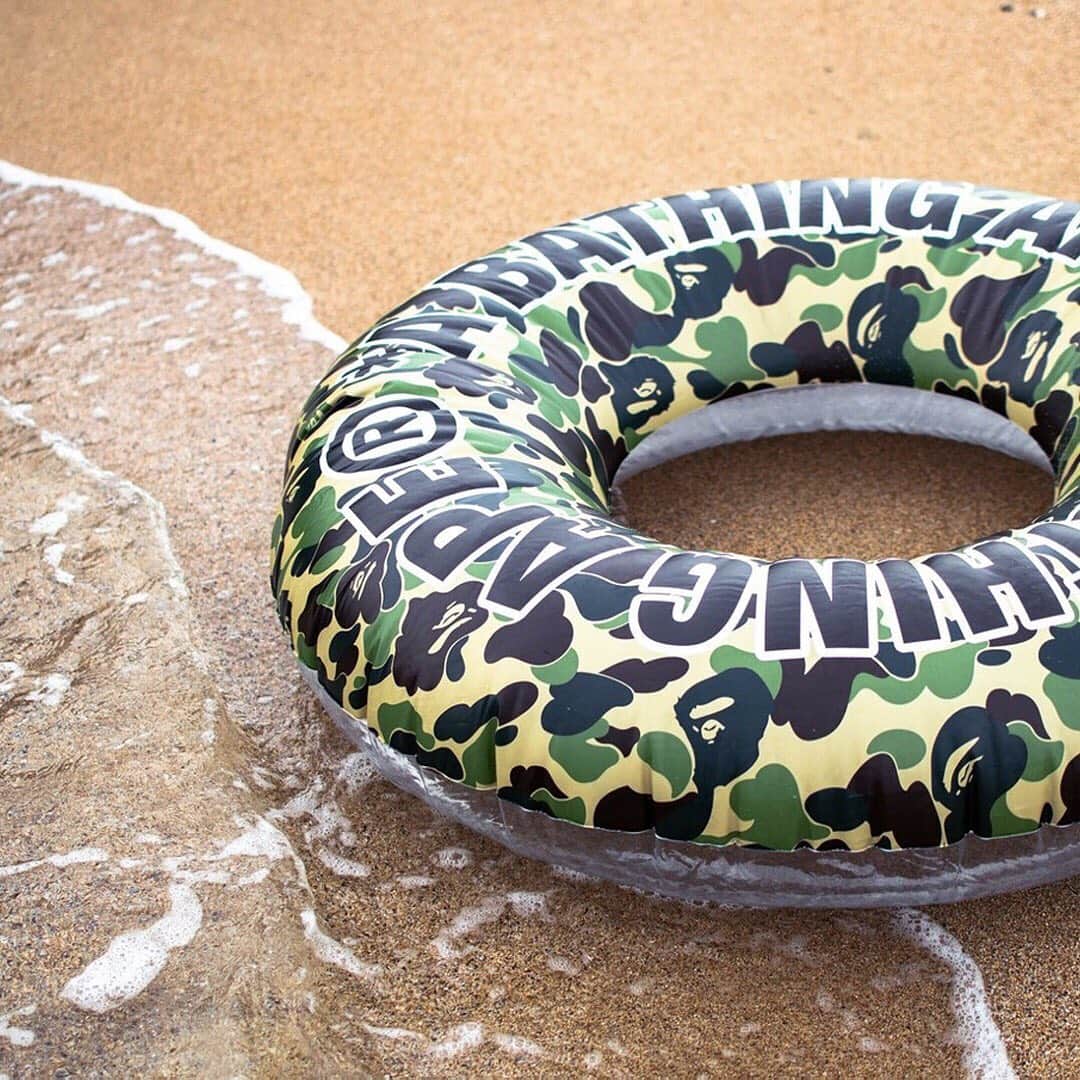 HYPEBEASTさんのインスタグラム写真 - (HYPEBEASTInstagram)「@hypebeaststyle: @bape_japan has released a line up of vacation goodies. The beach collection features; bags, balls, and floatation devices all decked out in the signature ABC CAMO. All items from the collection are now available to cop from BAPE retailers worldwide. Photo: BAPE」7月29日 20時11分 - hypebeast