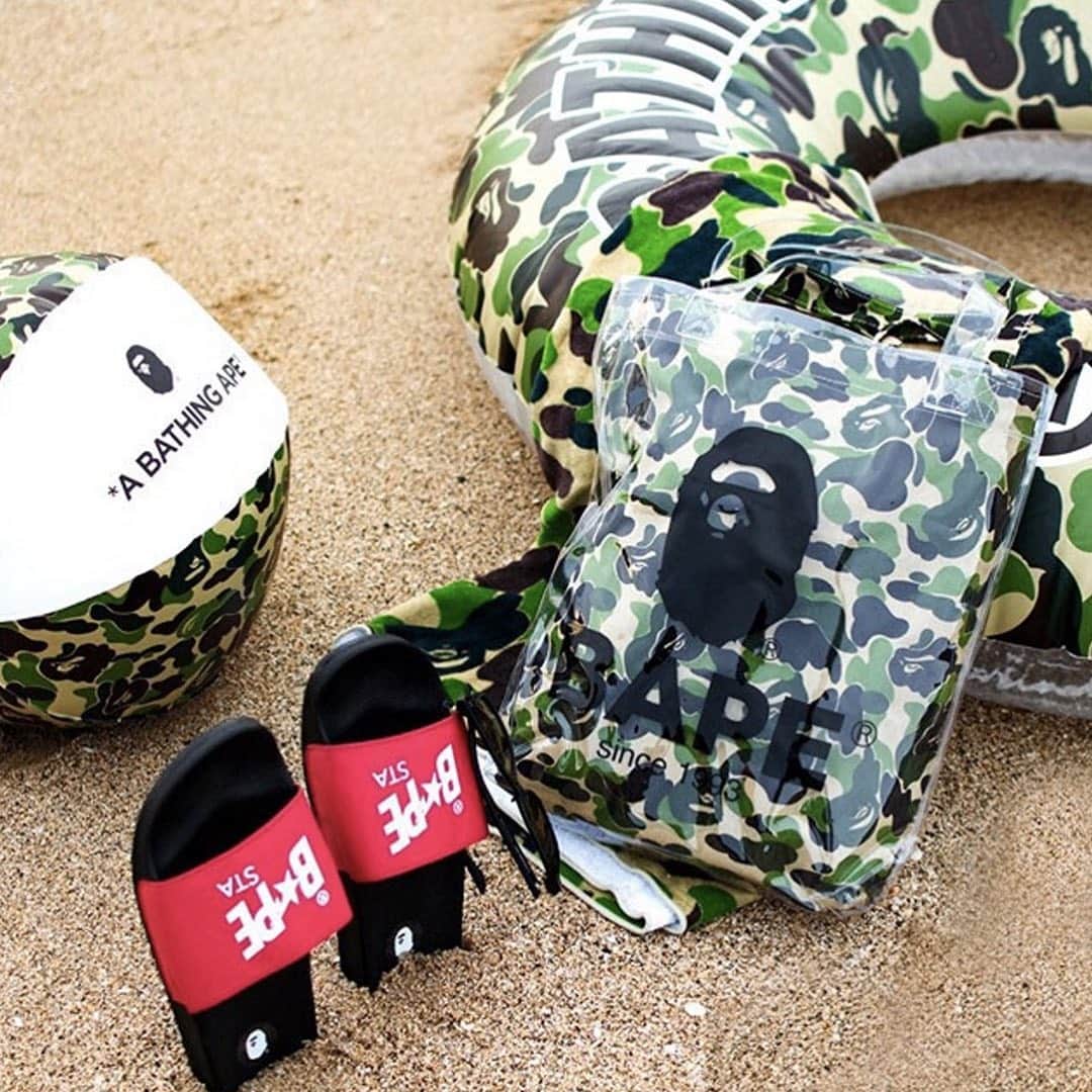 HYPEBEASTさんのインスタグラム写真 - (HYPEBEASTInstagram)「@hypebeaststyle: @bape_japan has released a line up of vacation goodies. The beach collection features; bags, balls, and floatation devices all decked out in the signature ABC CAMO. All items from the collection are now available to cop from BAPE retailers worldwide. Photo: BAPE」7月29日 20時11分 - hypebeast