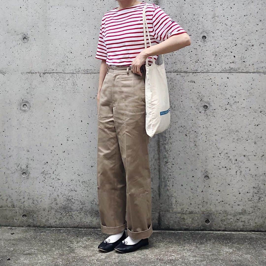 ryokoさんのインスタグラム写真 - (ryokoInstagram)「▪︎ . 赤白ボーダーとチノ。 . . . #saintjames #military #repetto #コーディネート#コーデ#今日のコーデ#今日の服#カジュアルコーデ#セントジェームス#ミリタリー#チノパン#レペット#古着コーデ」7月29日 20時14分 - ryo___ka