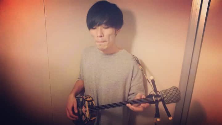 佐々木一輝（トキヨアキイ）のインスタグラム：「中孝介「花」沖縄三線ver. #中孝介 #沖縄三線 #人生 #山あり #谷あり #ボブマーリー」