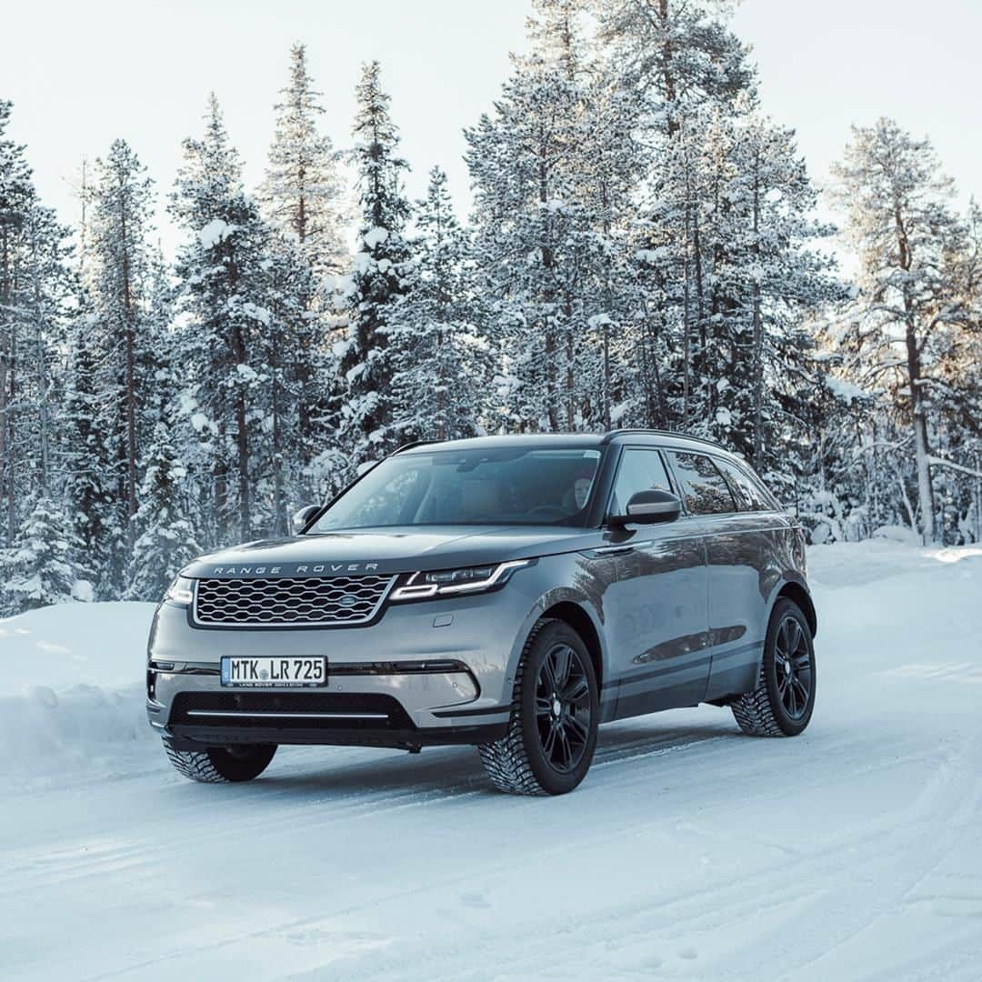 Land Roverさんのインスタグラム写真 - (Land RoverInstagram)「Sweden's stunning landscapes are the perfect place for driving adventures on a #LandRoverExperience Ice Academy journey. Search "Jaguar Land Rover Experience Ice Academy" to learn more.  #RangeRover #Velar #LandRover #LRE #IceAcademy #Sweden #Arjeplog #OffRoad #Snow #Ice」7月29日 20時30分 - landrover