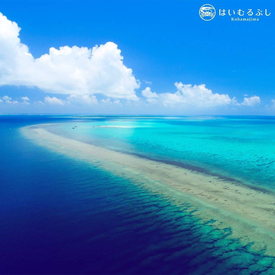 HAIMURUBUSHI はいむるぶしさんのインスタグラム写真 - (HAIMURUBUSHI はいむるぶしInstagram)「八重山諸島のリーフに抱かれた浜島。 サンゴ砂が自然に堆積してできた真っ白な島。 干潮時に姿を現わすことから「幻の島」の愛称で人気がある美しい景観が広がっています。 #沖縄 #八重山諸島 #浜島 #幻の島 #小浜島 #リゾート #ホテル #はいむるぶし #japan #okinawa #yaeyamaislands #hamajima #maboroshinoshima #kohamaisland #beachresort #haimurubushi」7月29日 20時33分 - haimurubushi_resorts