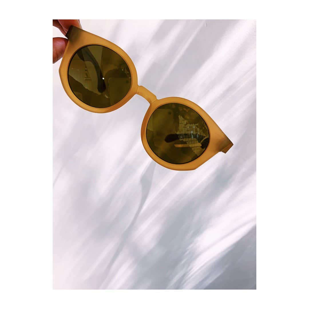 のインスタグラム：「彫刻のようなカッティングが特徴的なMMRAW013 Raw Dark Amberです。Unpolished acetate sunglasses with distinctive beveled edges MYKITA + MAISON MARGIELA “MMRAW013” Raw Dark Amber. #MYKITA #mykitamaisonmargiela #maisonmargiela」