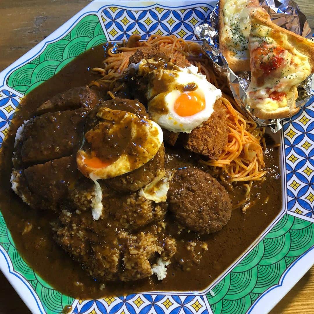 のインスタグラム：「【大食い】【デカ盛り】超名物マスターのいる超本格派絶品カレー4.2kg https://youtu.be/KizZvAH4brs  #長岡#モカ#新潟#デカ盛り#大食い #ふーどすたぐらむ #foodstagram #gourmet#yummymummies#yummy#gourmet#delicious #グルメ#グルメ好きな人と繋がりたい #ごはん #めしすたぐらむ #foodphotography #foodporn #foodie #foodyvietnam」