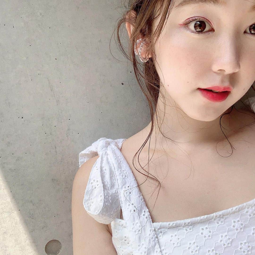 mina hinokuchiのインスタグラム：「. 今日のメイクはピンクな気分🍒 以前JILLのイベントで頂いてお気に入りのアイパレットと、UZUのカラーライナーを使いました♡ . アクセは新作で沢山入荷したイヤーカフ。 可愛すぎて3つもgetしてしまいました♡笑 写真で付けているパールのものがお気に入りです♪♪ JILLのアイカラー購入するともらえるアイカラーケース用の巾着に、最近は新作のアクセ収納して持ち運んでます♪♪ . ついに！LUMINE THE BARGAIN本日で最終日！！ 毎日沢山のお客様にお会いできて嬉しいです！ 期間中DMも沢山頂いて、まだお返事できてないお客様申し訳ありません🙇‍♀️🙇‍♀️(今日明日中に返します♪) 本日も1日お待ちしてます♡ . #whoswhochico #salonbychico #salonbychico_yokohama #mina_メイク #横浜 #ルミネ横浜 #jillstuartbeauty #uzu」