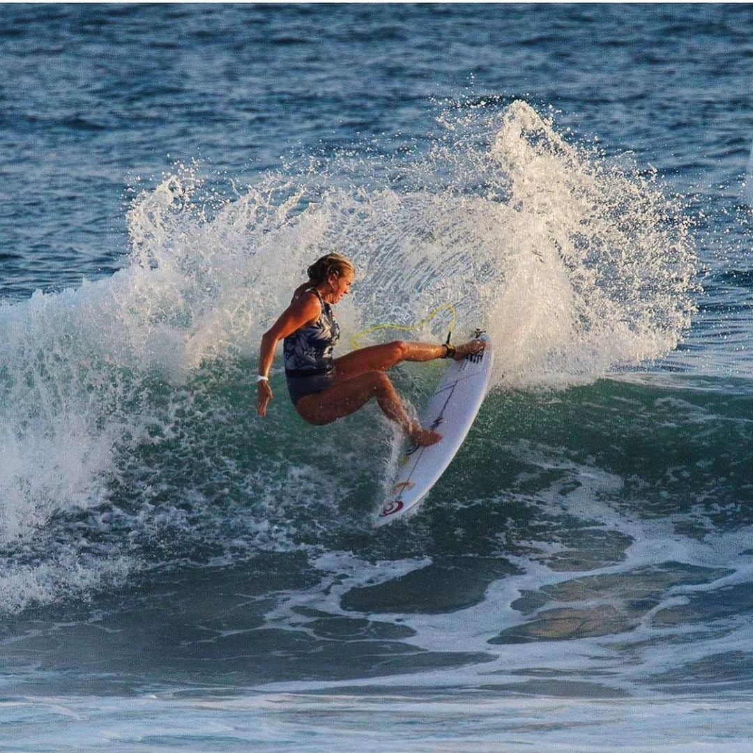 Bethany Hamiltonさんのインスタグラム写真 - (Bethany HamiltonInstagram)「On to the @usopenofsurf this week!!! But wow the @supergirlpro in Oceanside CA was such a rad all women’s surf contest and festival to be apart of! Wish I ripped harder and completed my waves 🤪 but on to the next! Congrats to @samantha.sibley so stoked for you grom!!! And you too @tatiwest 🥳 and the first event to hold an adaptive heat!!! So coool!!! Photo from: @jettygirlsurfmag 💖 @WSL  Also @unstoppablethefilm is still in theaters y’all!!!! Check for a location near you @fandango 😱」7月29日 11時52分 - bethanyhamilton