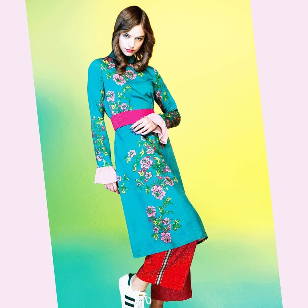 のインスタグラム：「#ランダムフラワーロングワンピース #ラインサテンワイドパンツ - #MARYQUANT #AUTUMN2019 #NEWITEMS #DRESS #PANTS - #ワンピース #パンツ - シューズはスタイリスト私物」
