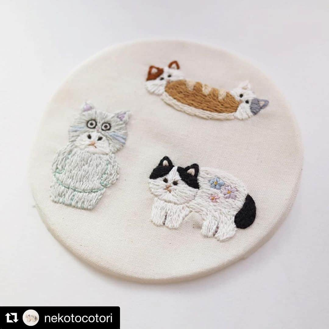 ねこさんのインスタグラム写真 - (ねこInstagram)「@nekotocotori さんのハンドメイド刺繍ブローチも展開しまする😆👍🏻💓今回も超数量限定なので早い者勝ちとなります🙇‍♀️✨ ほんっとうに、めちゃめちゃ可愛いブローチなので興味がある方是非とも見に来てくださいナッ☺️❣️ #Repost @nekotocotori with @get_repost ・・・ 【お知らせ】 : 8.14～27まで 大丸札幌店にて開催される NEKONOBA（ @neko_magazine さん）に 参加させていただきます。 : 初の北海道！ 宜しくお願いします✨✨✨ : #刺繍 #手刺繍 #ハンドメイド #猫雑貨 #てづくり #猫 #handmade #ねこ #刺繍ブローチ #猫刺繍ブローチ #刺繍アクセサリー #embroidery #ブローチ #nekotocotori  #brooch」7月29日 12時43分 - neko_magazine