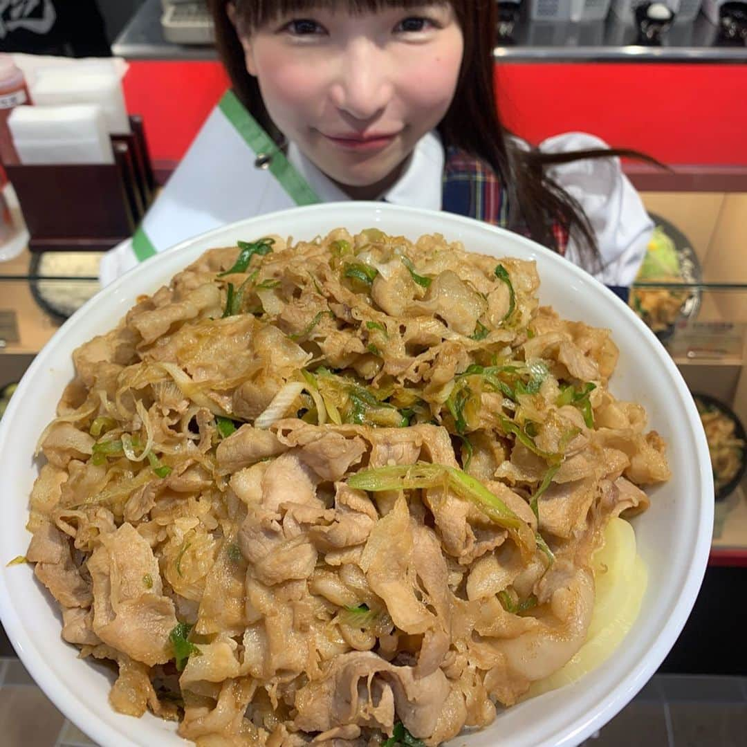 もえのあずきさんのインスタグラム写真 - (もえのあずきInstagram)「伝説のすた丼さんトリプルメガすた丼🍚🍚🍚 にんにくがガツンときいていてパワーがみなぎる一杯です☺️💕 本日オープンのサービスエリア蓮田(パサール蓮田)にてフードコート、テイクアウトグルメ全店制覇してレポします☺️ #伝説のすた丼#すた丼#トリプルメガ#メガすた丼 #デカ盛り#メガ盛り #蓮田サービスエリア#パサール蓮田#Pasar蓮田#サービスエリアグルメ#saグルメ#グルメアンバサダー」7月29日 12時48分 - moeazukitty