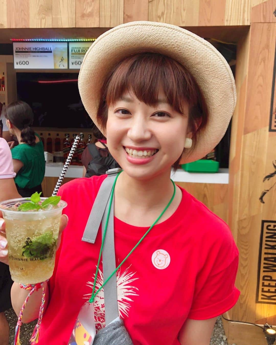 渡辺梨夏子のインスタグラム：「FUJIROCK〜 木曜日の前夜祭から はじまりました☺️🌈🎶 今回はキャンプ好きな人たちと キャンプサイトでテント泊⛺️ 夏休み感満載でさいこう〜！ #fujirock#fujirockfestival  #fujirockfestival2019  #jonniewalker  #redhotchilipipers  #中村佳穂#ポセイドン石川 #思い出野郎aチーム  #七尾旅人#スガシカオ #ellegarden #thechemicalbrothers#kotori #fujirockpost  @fujirock_jp」
