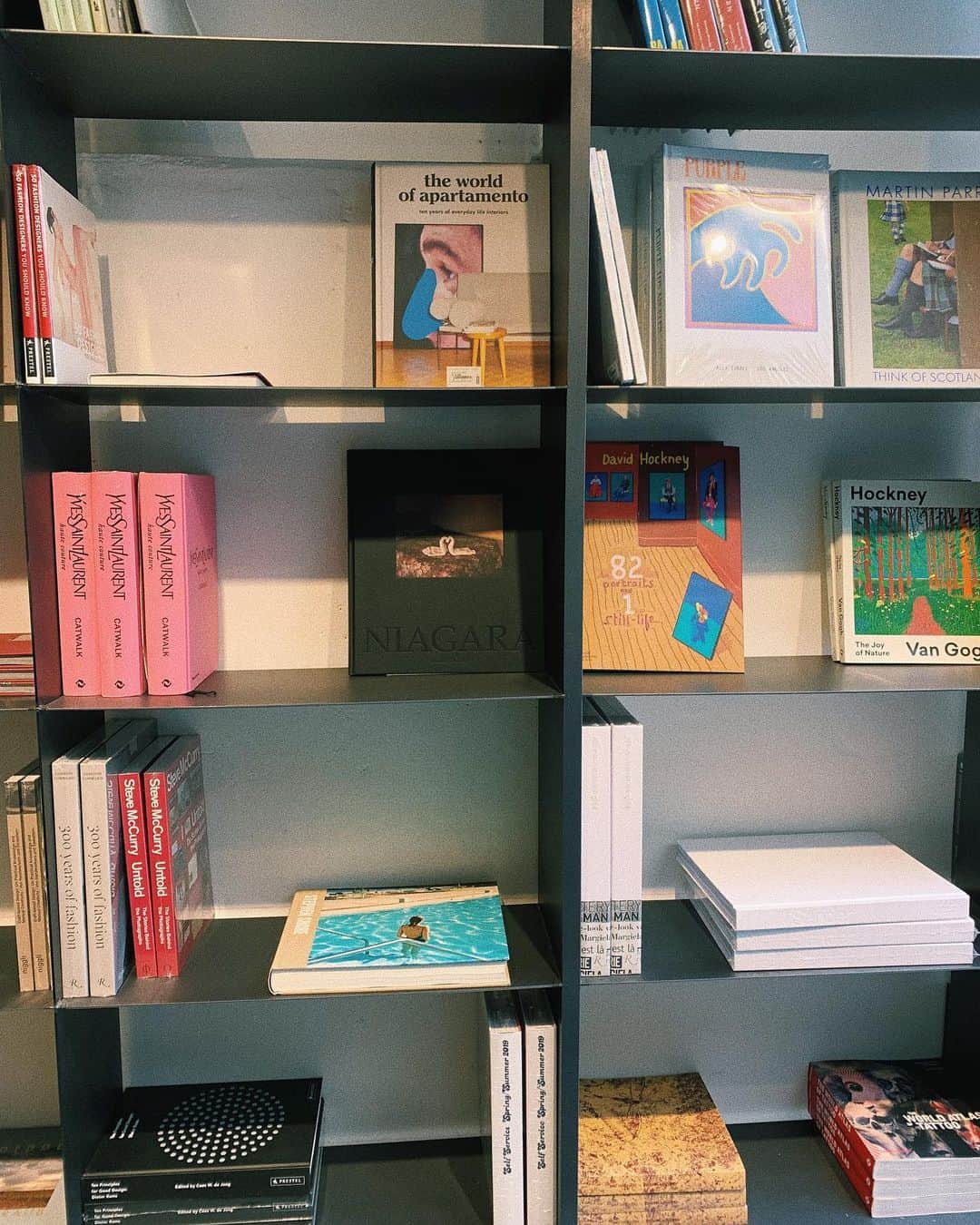sayocoのインスタグラム：「可愛い図書スペース📚💕 ・ ・ アクセサリー×本のお店って なかなか日本にはないstyle🥰❤️ ・ ・ #韓国旅行#시공간#sigonggan#sayo_trip」