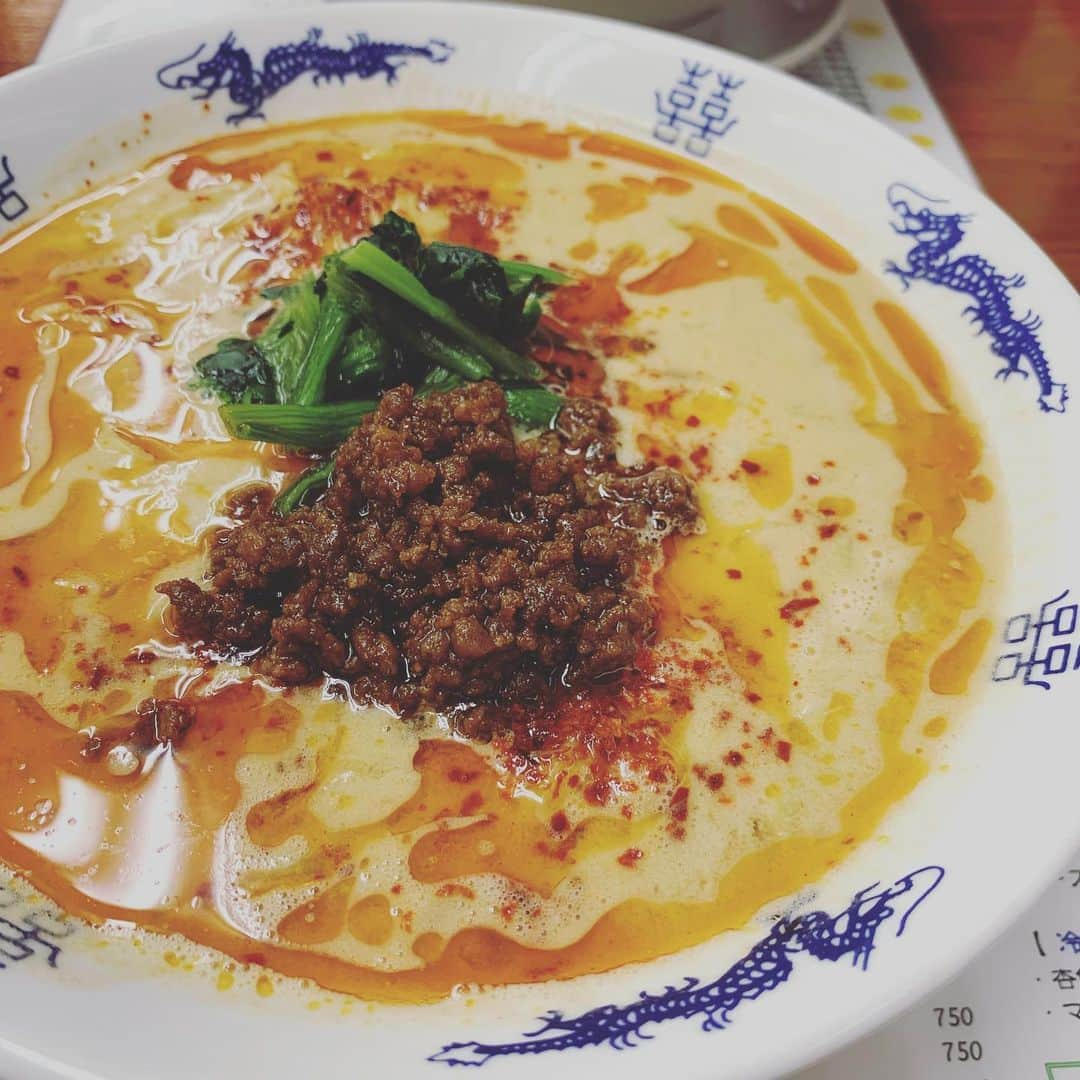 新垣泉子さんのインスタグラム写真 - (新垣泉子Instagram)「さて、どこの担々麺でしょぉ？  #麺クイズ #麺問題 #坦々麺 #担々麺 #タンタン麺 #たんたんめん #担担麺 #さて #正解は #黄金の福ワンタンまくり  #酸味抑えめ #コク強め #どろっと感 #最高 #美味しかったです  #福岡グルメ #博多グルメ #福岡麺スタグラム  #tnc #アナウンサー」7月29日 13時38分 - motoko.arakaki